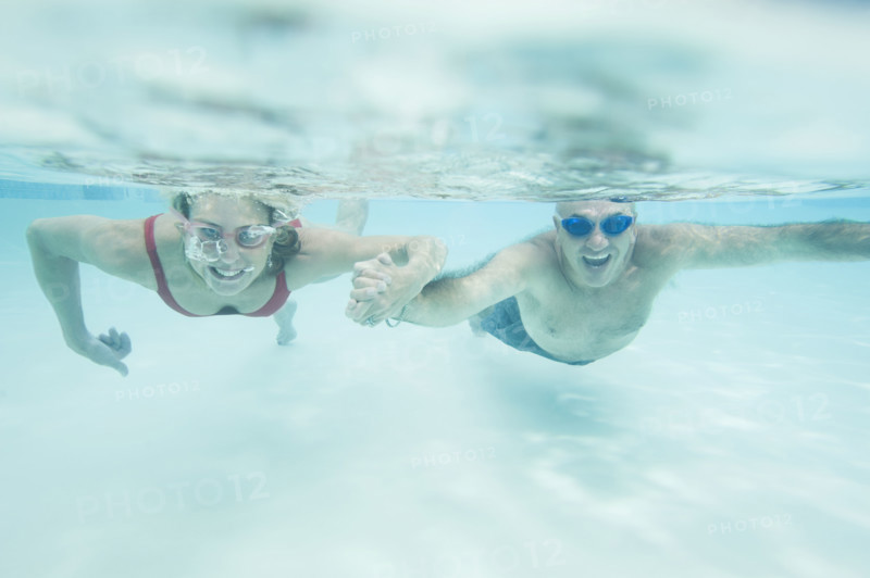 Couple swimming underwater and holding hands. Date : 2008