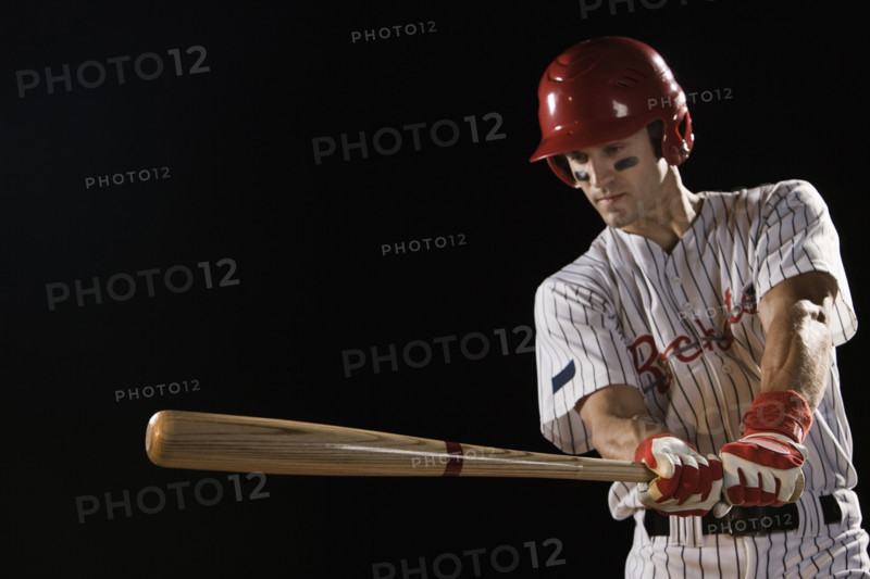 Baseball player swinging bat. Date : 2008
