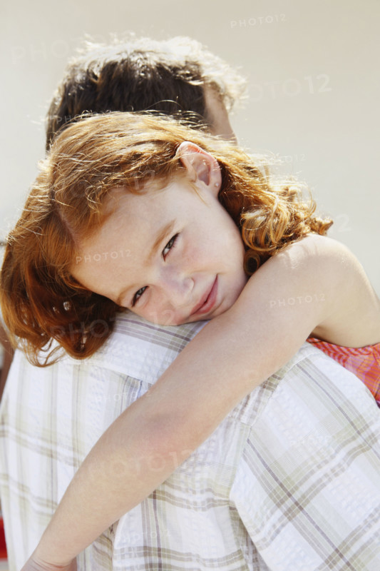 Portrait of father holding daughter. Date : 2008