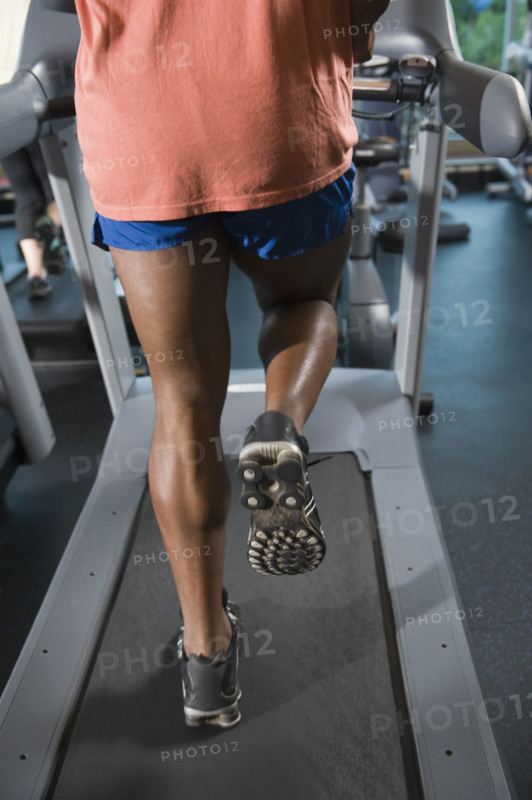 Man running on treadmill. Date : 2008