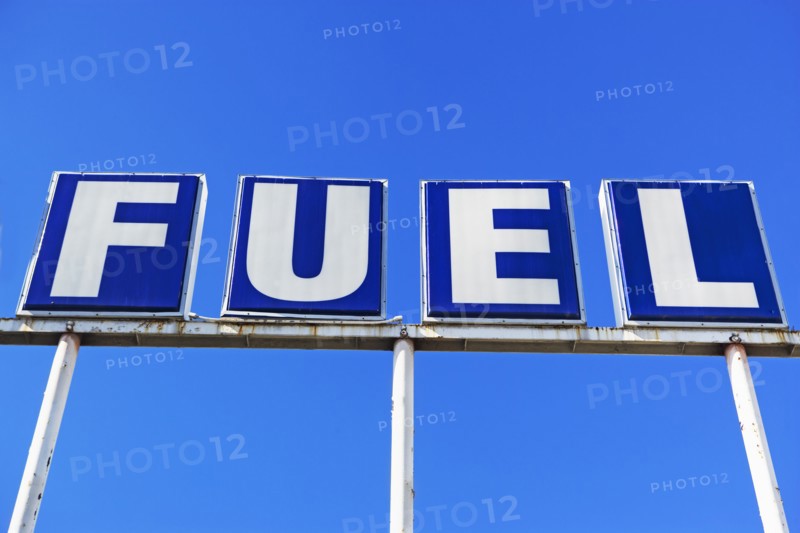 Fuel sign. Photographe : fotog