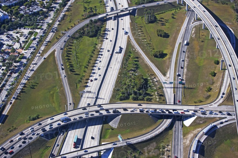 Aerial view of highway. Photographe : fotog