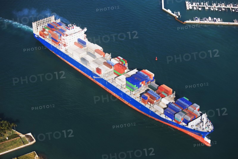 Aerial view of cargo ship. Photographe : fotog