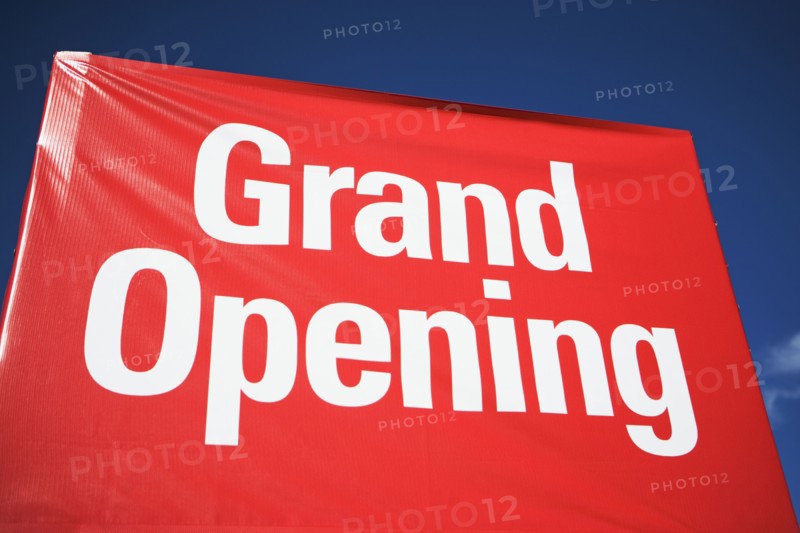 Grand opening sign. Photographe : fotog