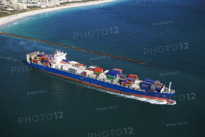 Aerial view of cargo ship. Photographe : fotog