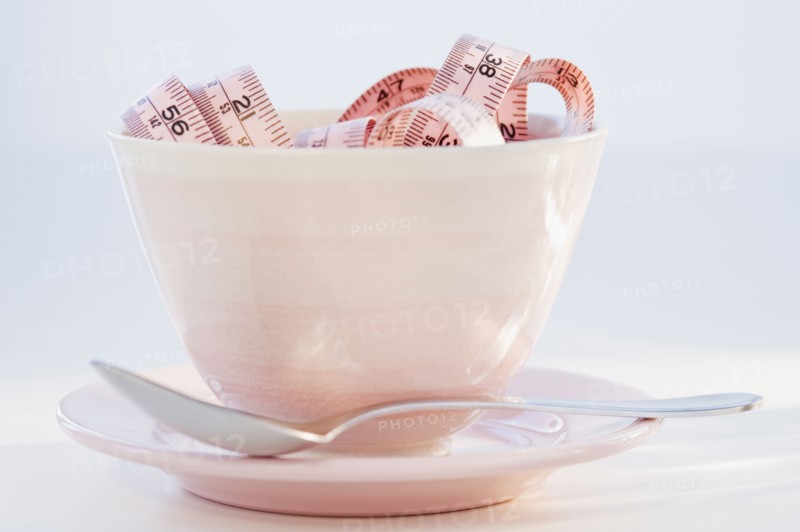 Tape measure in bowl. Photographe : Daniel Grill