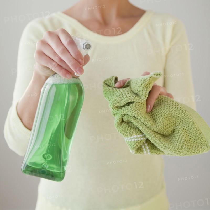 Hands under running water. Photographe : Jamie Grill