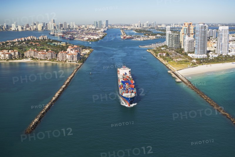 Aerial view of waterfront city and cargo ship. Photographe : fotog