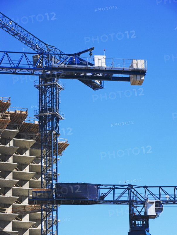 Building under construction and crane. Photographe : fotog