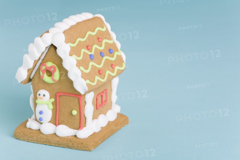 Decorated gingerbread house. Photographe : Kristin Lee