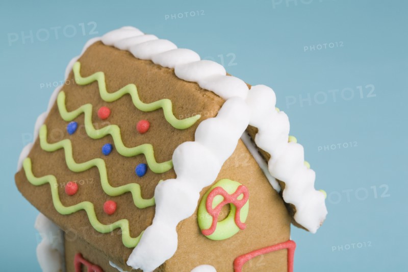 Decorated gingerbread house. Photographe : Kristin Lee