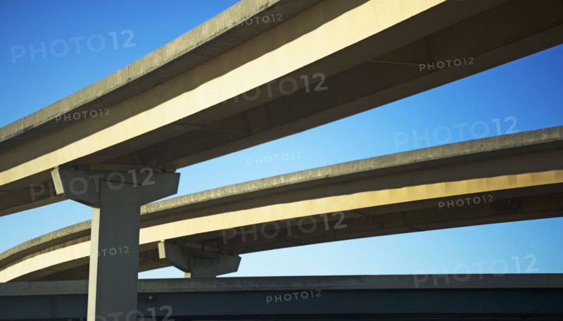 Highway overpass. Photographe : fotog