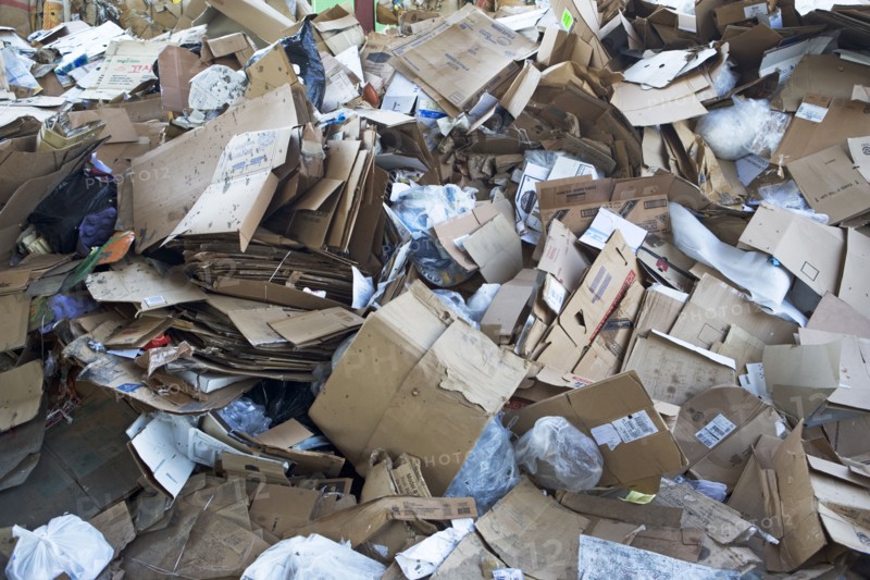 Pile of paper and cardboard at recycling plant. Photographe : fotog