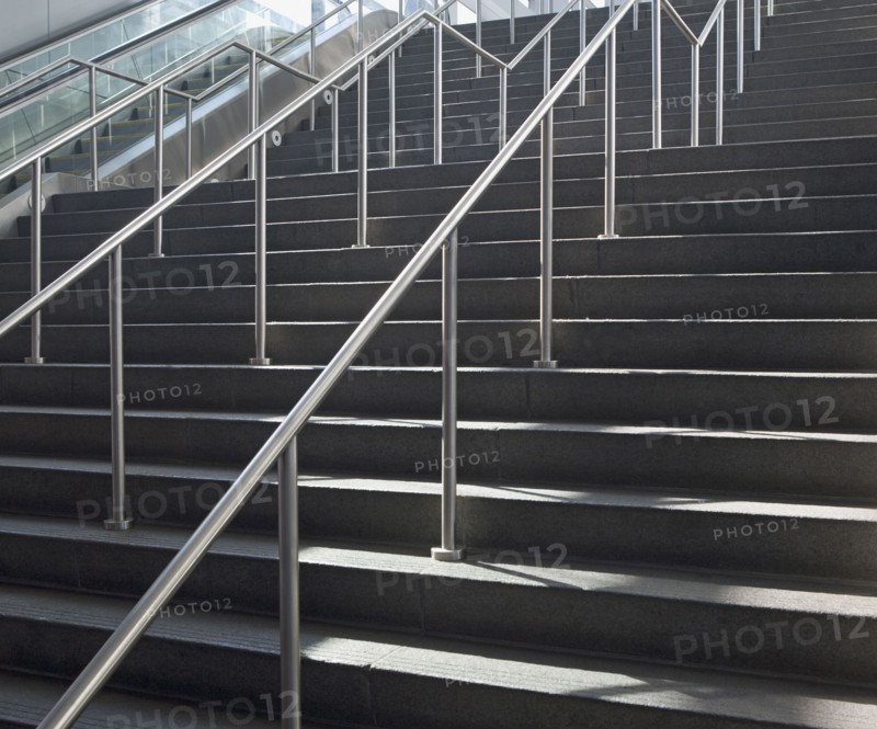 Low angle view of staircase. Photographe : fotog