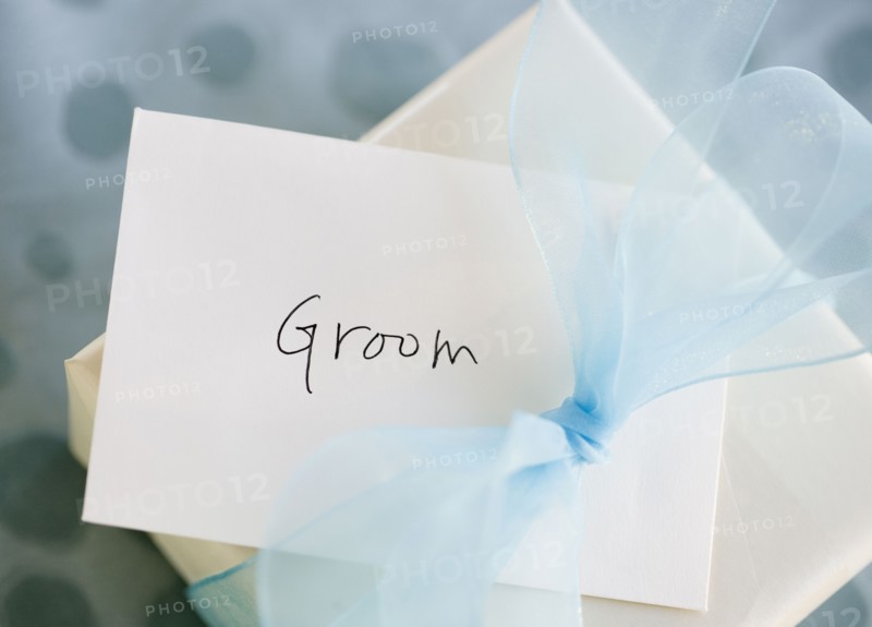 Wedding gift to groom. Photographe : Jamie Grill