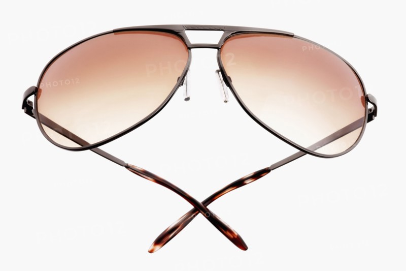 Brown sunglasses. Photographe : Joe Clark
