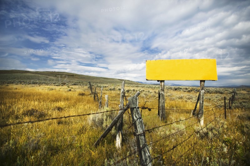 Field and fence, Steamboat Springs, Colorado, USA. Photographe : Shawn O'Connor