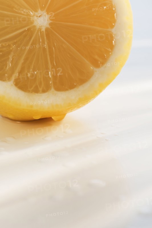 Sliced lemon.