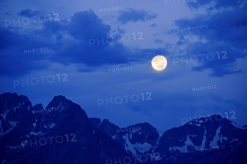 Scenic mountain sunrise.