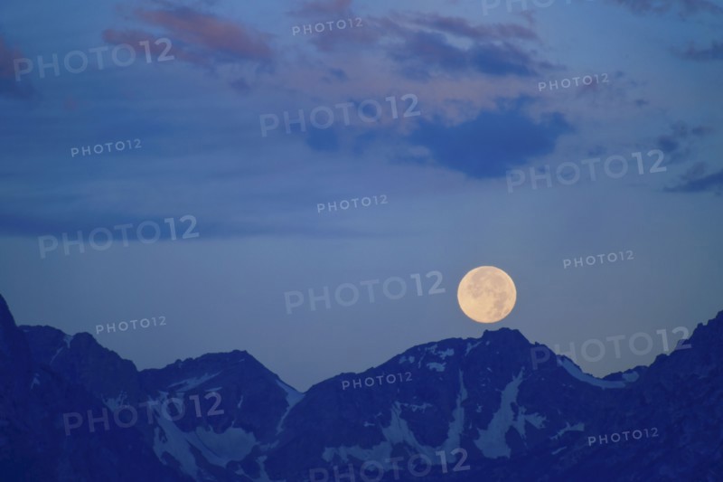 Scenic mountain sunrise.