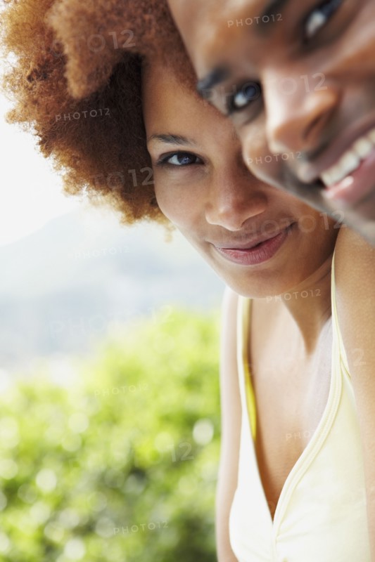 Couple relaxing outdoors. Photographer: momentimages