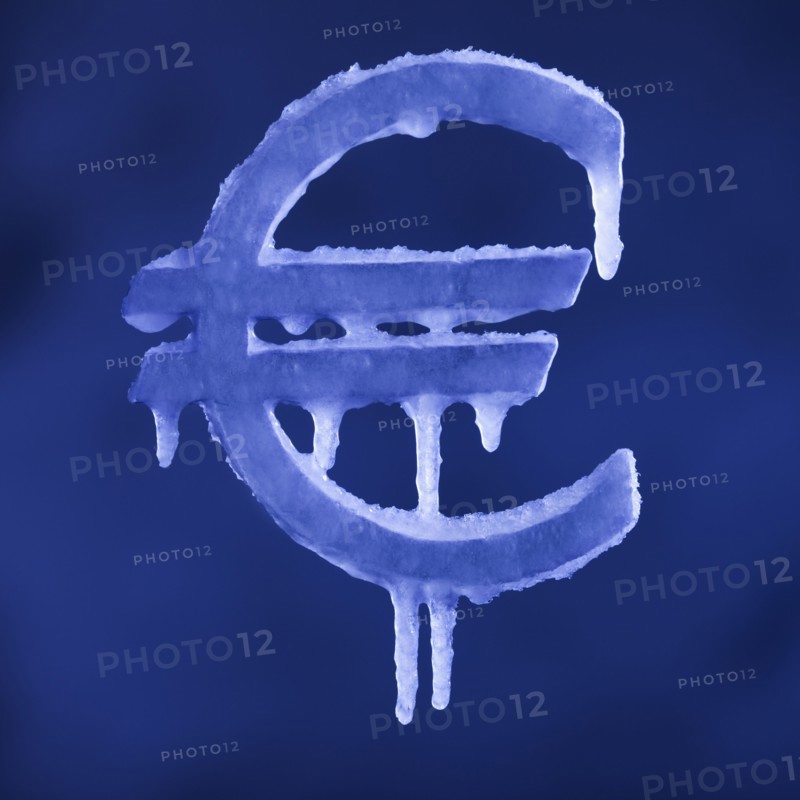 Frozen euro symbol. Photographer: Mike Kemp