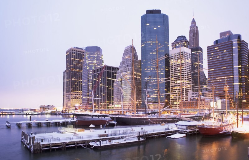Manhattan seaport at dusk. Photographer: fotog