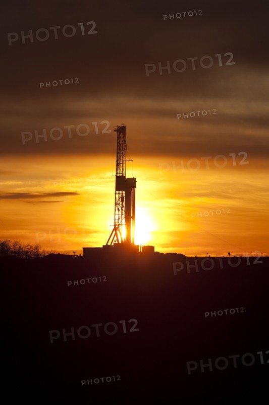 Silhouette of a drill rig. Photographer: Dan Bannister