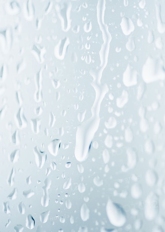 Drops of rain on window. Photographe : Jamie Grill