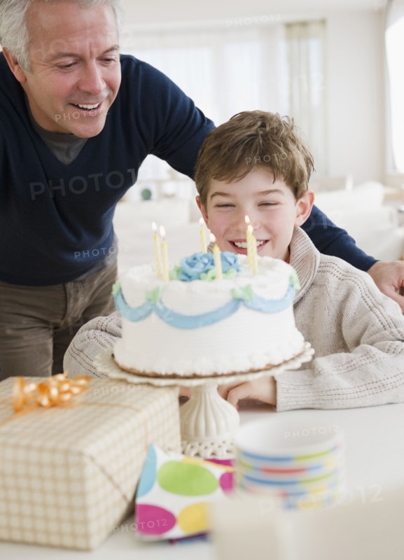 Birthday celebration. Photographe : Jamie Grill