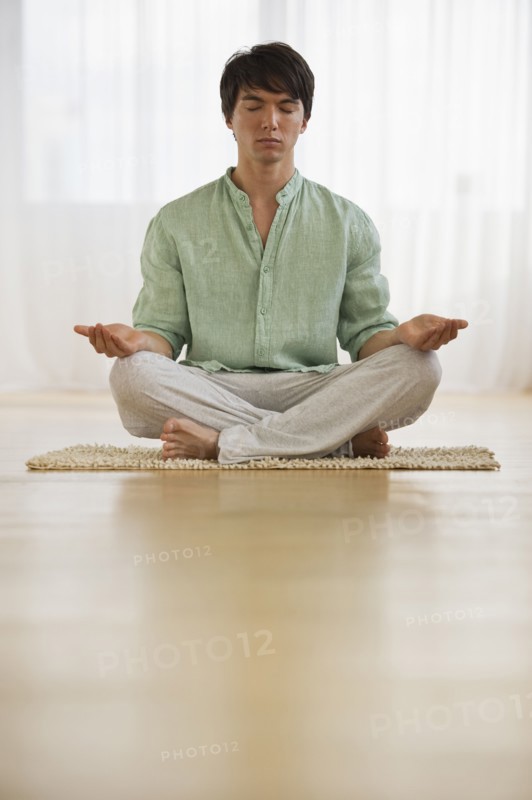 Man meditating. Photographe : Daniel Grill