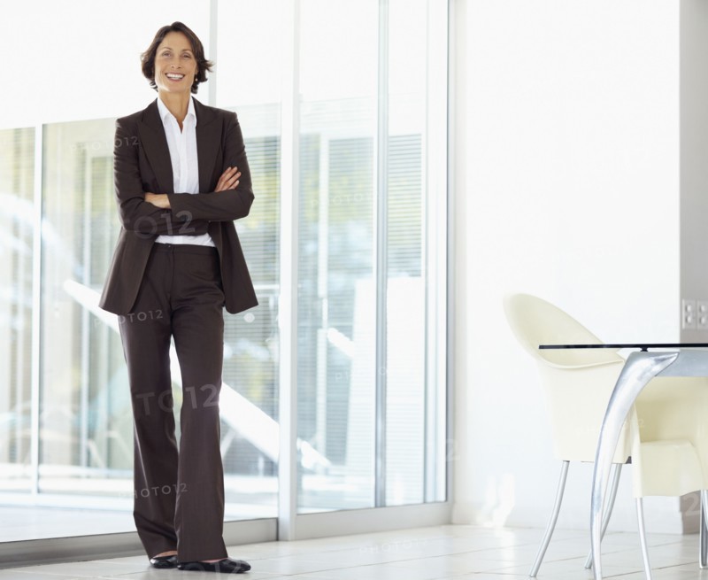 Confident businesswoman. Photographe : momentimages
