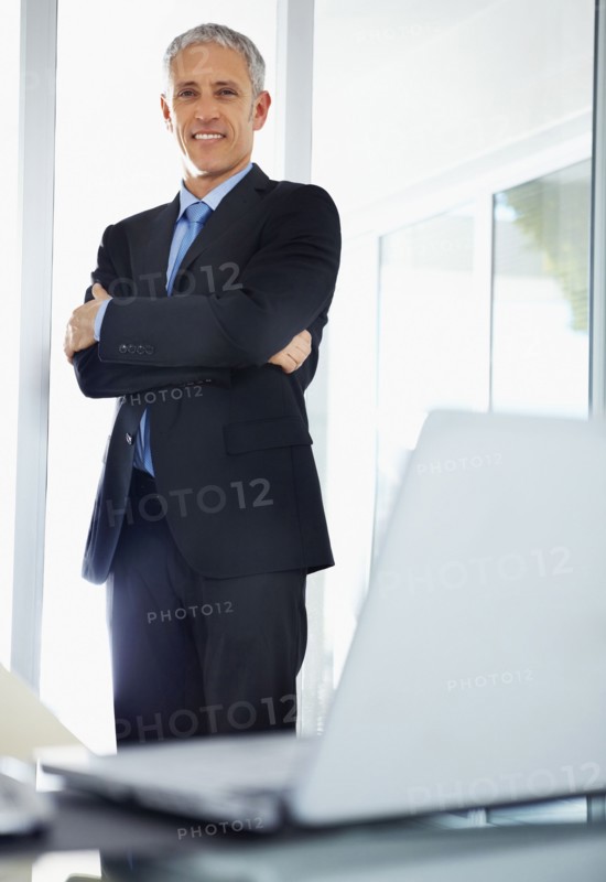 Confident businessman. Photographe : momentimages