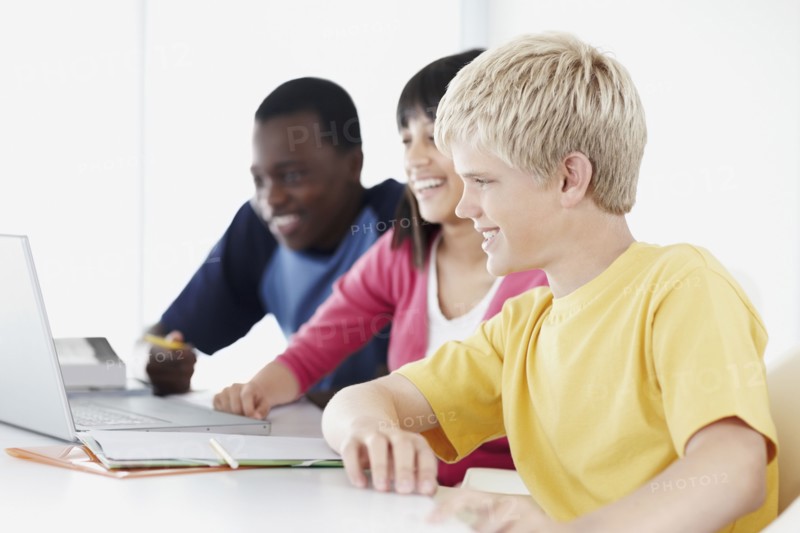 Students in classroom. Photographe : momentimages