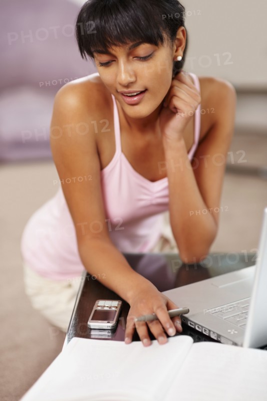 Student doing homework. Photographe : momentimages