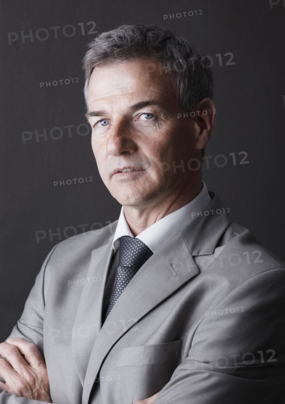 Portrait of a businessman. Photographe : momentimages