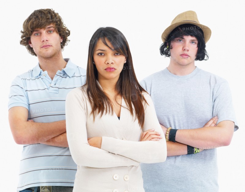 Three people with their arms crossed. Photographe : momentimages