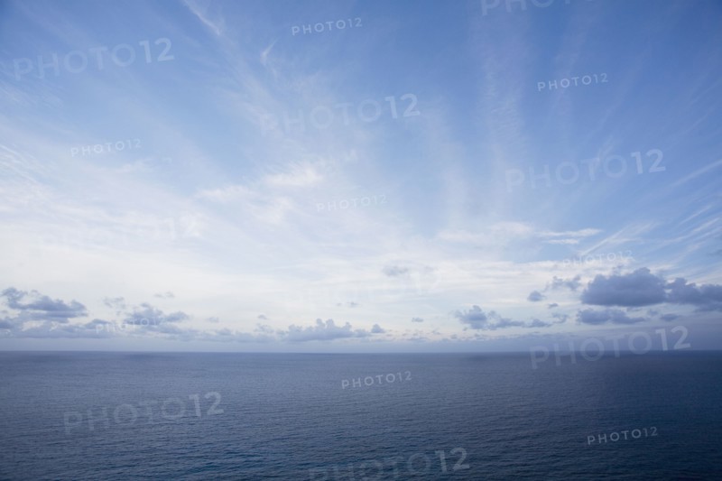 Horizon over water. Photographe : Chris Hackett