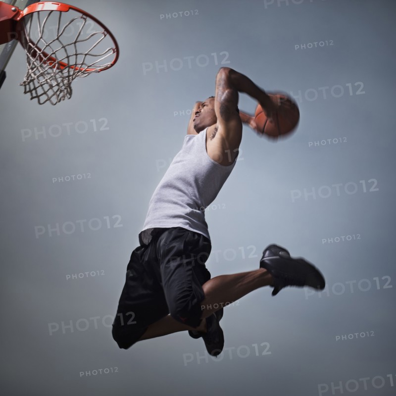 Basketball player jumping. Photographe : Mike Kemp