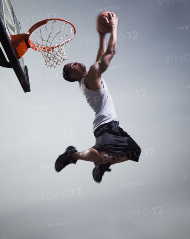 Basketball player jumping. Photographe : Mike Kemp