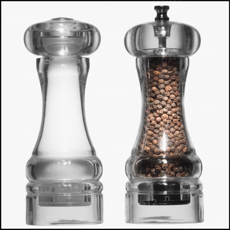 Salt and pepper shakers. Photographe : Mike Kemp