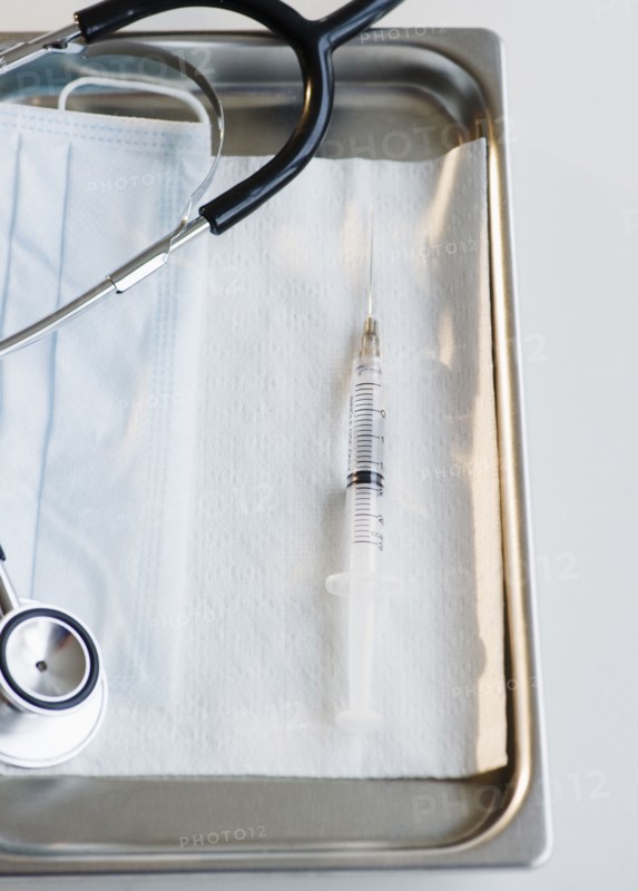 Tray of medical supplies. Photo : Jamie Grill