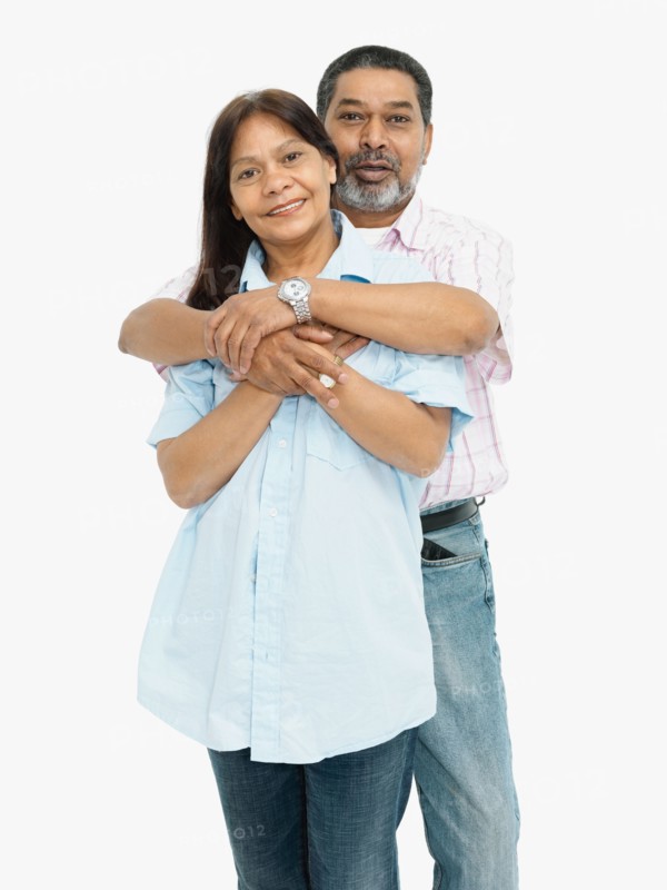 Happy couple embracing. Photo : momentimages