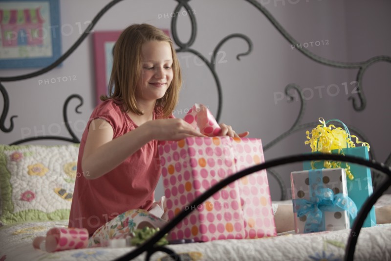 Young girl wrapping presents. Photo : Mike Kemp