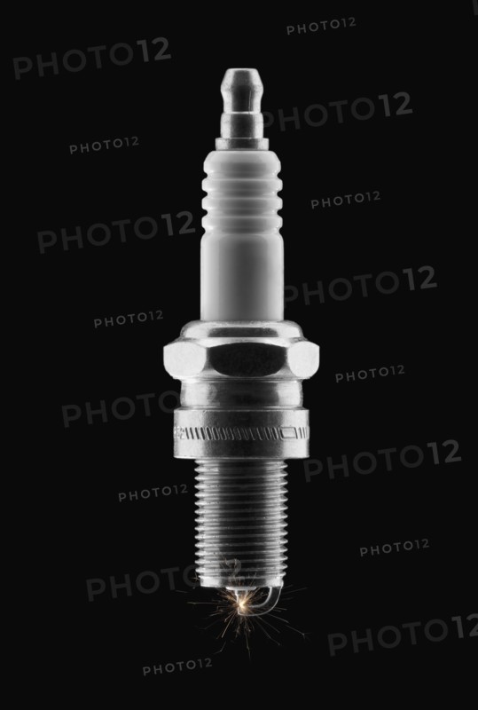 Lit spark plug. Photo : Mike Kemp