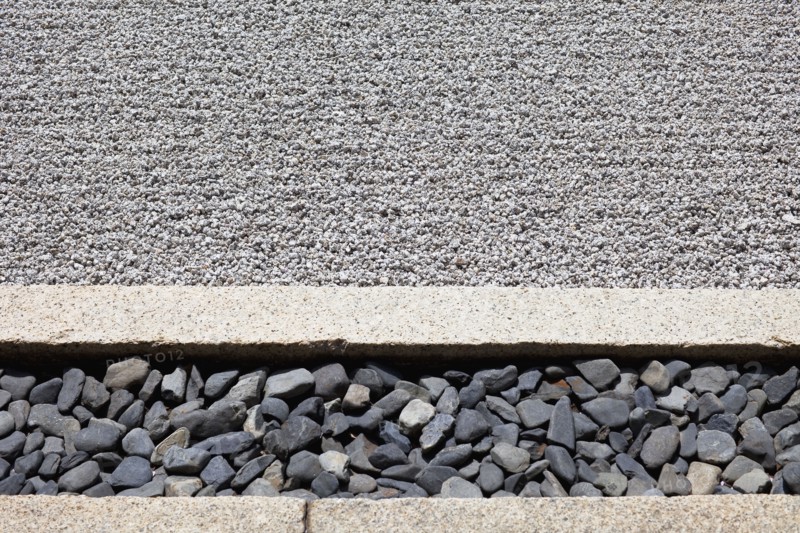 Rocks and concrete. Photo : Lucas Lenci Photo