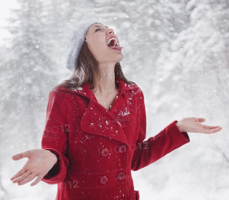 Woman trying to catch snow on her tongue. Photo : Mike Kemp