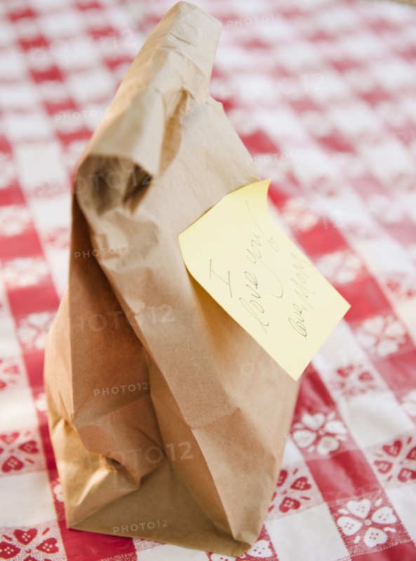 School lunch in brown paper bag. Photo : Jamie Grill