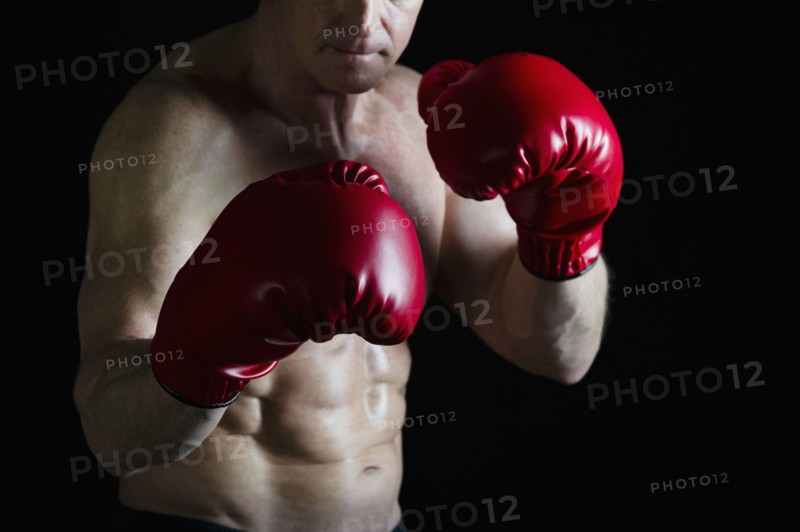 Boxer wearing red boxing gloves. Photo : Daniel Grill