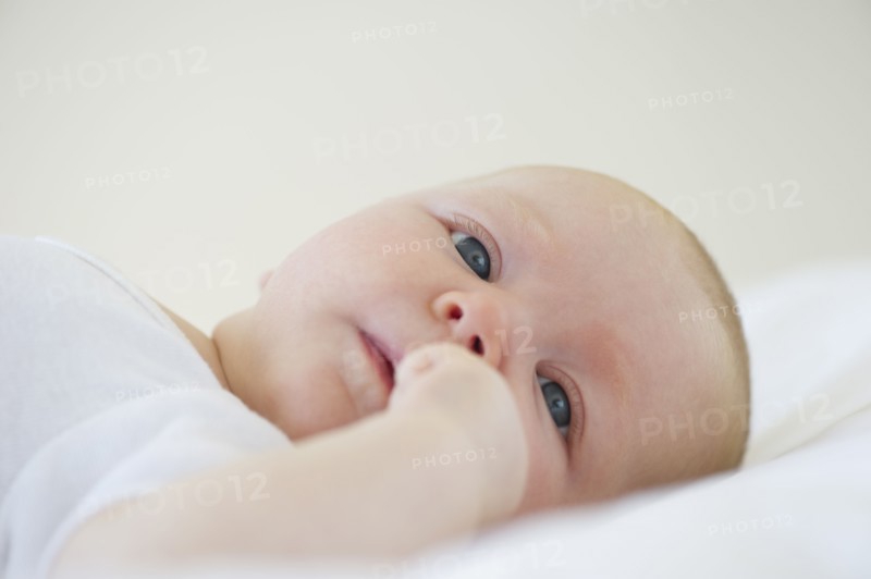 Infant lying on his back. Photo : Chris Grill